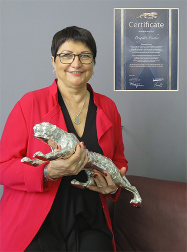 Brigitte Fischer erhält die DEYNIQUE-Auszeichnung "Silberner Panther"